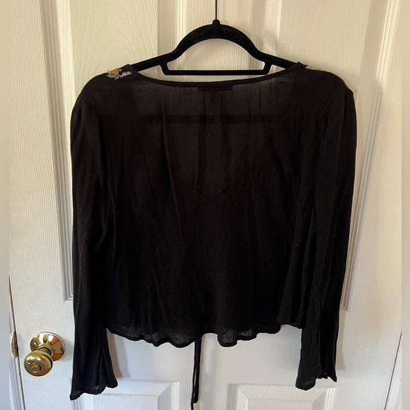 American Eagle black floral long sleeve - Picture 5 of 5